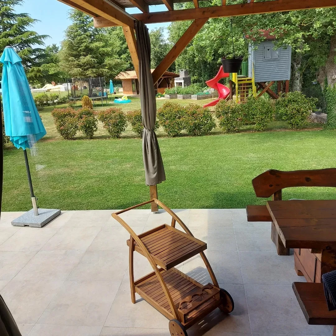 Naslovna - Flora Guest House 